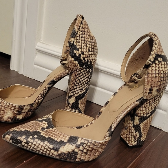 Snake Print Heels - Size 8 - Picture 3 of 5
